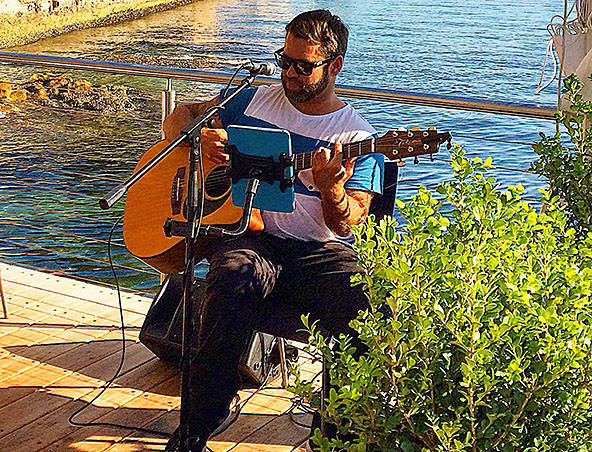 Acoustic Soloist Guy - Sydney Singers Musicians