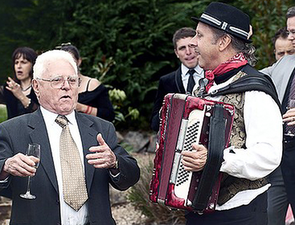 Melbourne Piano Accordion Player - Wedding Music - Singer